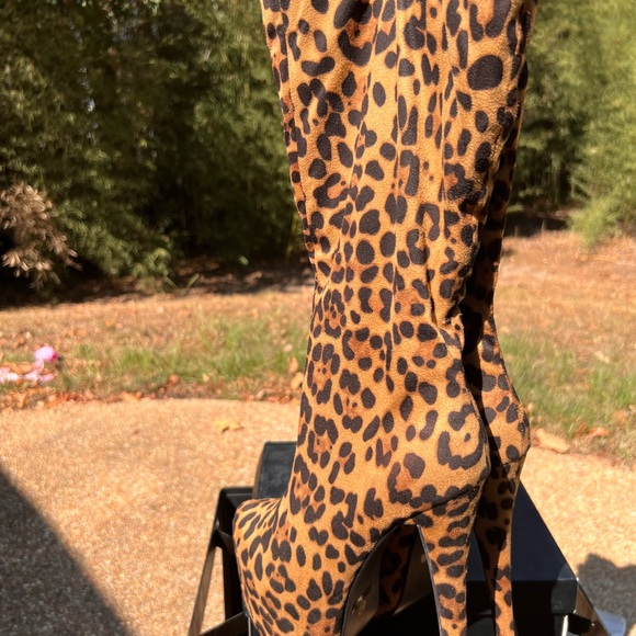 Leopard Print Platform Boots - Picture 6 of 11